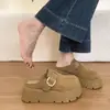 Sapatos de outono de passo único com sola grossa para pessoas baixas, estilo coreano, chinelos preguiçosos, fivela de couro, bico dividido, meio 2026 chinelos para uso externo feminino