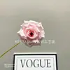 Flor artificial rosa flor de boda diseño de sala de bodas guía de flores para el camino flor interior flor de seda flor artificial exhibición en jarrón fila de flores