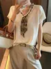 Estilo Old Money Cachecol de Seda Branco Gola V Malha de Seda de Gelo Manga Curta Design de Verão Feminino Blusa com Manga Bufante Top Estilo Coreano