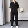 2026 Nuevo Traje Deportivo Casual de Dos Piezas Delgado para Hombre de Verano Estilo Chino de Alta Gama con Cuello en V Ajustado y Mangas de Cinco Puntos