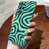 Capa de celular com estampa de padrão de onda verde em duas tonalidades, fina e leve, tipo película rígida, adequada para Samsung 22+/S23 Ultra