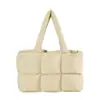 2026 Nuevo Lindo Gran Capacidad Bolsa Acolchada Suave Cálida Estilo Europeo y Americano Bolsa Cuadrada Bolsa de Chaqueta de Plumas para Mujer Comercio Exterior