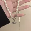 Colar Saturno Trevo de Quatro Folhas Broche de Pérola Colar Corrente Clavícula Zircônia Cheia de Diamantes Feminino Estilo Nicho de Luxo Leve Ins