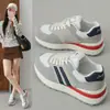 28175 Zapatos Deportivos 2026 Primavera y Otoño Estilo Coreano Versátiles Zapatos Casuales para Pareja Malla Transpirable Estudiante Planos Zapatos para Correr
