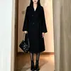Elegante e Moderno Casaco de Lã Estilo Coreano para Mulheres Baixas, Novo Casaco de Lã Espesso de Comprimento Médio com Cinto para Outono e Inverno de 2026