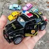 Carro de Polícia Táxi Fusca Clássico Retro Realista de Porta Dupla Carro de Liga Metálica Puxa-de-volta Modelo de Carro Ornamento Pequeno Brinquedo