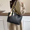 Bolso Tote de Hombro de Seda Casual y Elegante de Gran Capacidad Estilo Vintage para Mujer, Adecuado para el Viaje al Trabajo y el Trabajo, con un Toque de Moda Europeo y Americano