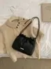 Bolsa Pequena Acolchoada com Diamantes Estilo Chanel Feminina 2026 Nova Moda Bolsa Balde Transversal com Corrente Textura de Nicho Bolsa de Ombro Único para o Dia a Dia