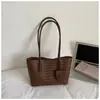 Tendencia de Moda Transfronteriza Bolso de Hombro con Patrón Tejido de Alta Calidad Bolso Casual de Gran Capacidad para Debajo del Brazo Bolso Tote Versátil Retro