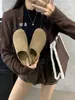 Couro Camurça 2026 Outono Novo Plano Sola Grossa Bico Fechado Meia-Calça Sapatos Femininos Estilo Birkenstock para Exterior com Aumento Oculto de Altura
