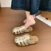Meias Pantufas Femininas para Uso Externo, Pantufas Fechadas com Solado Grosso, Tecidas 2026 Verão Novas Pantufas Slip-On Vazadas Respiráveis Retro