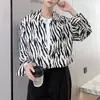 Camisa Estilosa de Manga Longa para Homens, Outono e Primavera, Design Casual Solto Estilo Hong Kong, Camisa de Estampa de Zebra Japonesa Tendência de Nicho