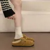 Sandálias Birkenstock leves estilo francês com solas grossas, design de biqueira fechada e estilo slip-on, adequadas para mulheres usarem ao ar livre na primavera e no verão de 2026, também ideais para mulheres grávidas