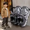 Zapatos Deportivos Antideslizantes para Niños 2026 Otoño/Invierno Nuevo Estilo Zapatos de Entrenamiento Alemanes para Niños Versátiles Suela Suave Estudiante Más Terciopelo Zapatos para Correr para Niños Grandes