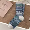 Meias Femininas de Cano Médio com Padrão de Ondas Fair Isle, Meias de Algodão para Primavera e Outono, Meias Longas Artísticas de Designer Retrô Tendência, Meias Largas