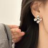Pendientes de botón con forma de flor de metal y aguja de plata 925 para mujer, con un diseño dulce, moderno y atractivo, de nicho, ligeros, de lujo y de alta calidad, con clip para la oreja.