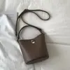 Bolsos Pequeños de Alta Gama de Moda para Mujer Este Año 2026 Nuevo Versátil Retro Hombro Cruzado Bolso Madre-Hija Bolso Cubo Moda
