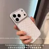 Adecuado para funda de iPhone 17 Pro Max iPhone 16 de Apple, estilo simple de alta gama, personalizado para mujeres, anticaída, diseño de conejo de lunares