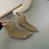 Foto Real de Botines Cortos Retro de Ante de Punta Fina con Tacón de Aguja para Mujer 2025 Nuevas Botas Versátiles Botas Ajustadas Botines