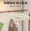 Cabides aveludados feitos de plástico, antiderrapantes, sem marcas, para armazenamento e organização doméstica, suporte para roupas, cabideiro, cabide, atacado