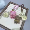Popular Llavero Colgante Pastel de la Fortuna Princesa Dorada Colgante de Lista Dorada Bolso Regalo de Paz y Alegría