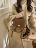 Bolsa de Mão Vintage de Nicho 2026 Novo Modelo Versátil Bolsa Transversal Mochila para Estudo Escola Trajeto para Mulheres