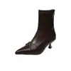 Outono/Inverno 2026 Novas Botas de Cano Curto Femininas Retro Francesas Bico Fino Salto Agulha Versátil Elegante Emagrecedoras Botas Femininas de Cano Curto