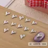 Mini Joias para Unhas Coração de Pêssego Torto Personalizadas Celebridade da Internet Estilo Quente Coração Torto Coração Estéreo Decoração de Unhas DIY Pequenos Acessórios