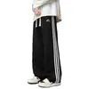 Pantalones deportivos de tres rayas para hombre para primavera y otoño, nuevo estilo 2026, pierna recta, pierna ancha, pantalones largos casuales para hombres jóvenes
