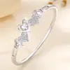 Pulsera de Amor de Lujo Ligero y Exquisita Incrustada con Diamantes para Mujer, Diseño de Nicho, Pulsera de Zirconia de Alta Gama en Forma de Corazón, Joyería Transfronteriza Europea y Americana