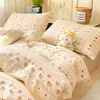 Conjunto de Quatro Peças 100% Algodão para Uso Doméstico Saia de Cama Capa de Edredom Lençol para Cama de Solteiro/Casal para Todas as Estações Capa de Edredom Conjunto de Três Peças para Dormitório Estudantil Roupa de Cama