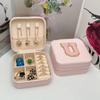 Joyero con letras creativas, portátil, estilo ins, para viajes, anillos, pendientes, collares, pendientes, caja de almacenamiento de joyas para las orejas
