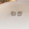 Brincos Assimétricos de Pérola com Chifre de Diamante Super Flash Agulha de Prata Estilo Frio Nicho Brincos Levemente Luxuosos Brincos de Alta Qualidade