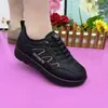 Zapatos de tela nuevos de Pekín para mujer, zapatillas de suela blanda para primavera y otoño, zapatos casuales sin cordones, cómodos e impermeables, adecuados para madres