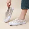 2026 Zapatos de Lona Nuevos de Suela Gruesa Transpirables de Caña Baja para Estudiantes Planos Slip-On Perezosos para Mujer para las Temporadas de Primavera y Otoño