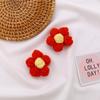 Jackson Yi te envió una pequeña flor roja con un broche debería ayudar a los pines circundantes joyería insignia de estudiante accesorios mujeres