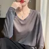 Camiseta básica de punto fina de manga larga con cuello en V para primavera y otoño, color gris, talla grande holgada, top adelgazante