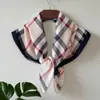 Pañuelo pequeño cuadrado de algodón y lino con estampado paisley en blanco y negro para mujer, adecuado para primavera, otoño e invierno, pañuelo para el cuello
