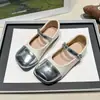 Zapatos de Cuero para Niñas 2026 Primavera y Otoño Estilo Nuevo Bloques de Color Retro Zapatos de una Sola Pieza Dulces Modernos Zapatos de Cuero con Velcro para Niñas