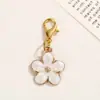 Llavero de aleación esmaltada con margarita y flor pequeña, colgante de amuleto transfronterizo, fresco, para bolsos de niñas, llavero de flor