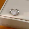 Anillo abierto cuadrado de circón bañado en oro real de 18k, sensación nicho de alta gama, joyería exquisita estilo palacio al por mayor