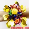 Flor de Pulso para Dança de Jardim de Infância Dia das Crianças 1 de Junho Performance de Relógio Flor de Mão Brilhante Adereços de Jogos Pulseira com Sino