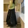 Conjunto de Duas Peças para Mulheres Plus Size: Camiseta Preta de Manga Curta Estilo Spicy Girl e Saia Midi de Cintura Alta Evasê