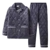 8400 Cinza Inverno Tamanho Extra Grande Conjunto Fleece de Coral Três Camadas Espessado Acolchoado Pijama Quente Roupa de Casa Masculina