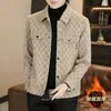 Chaqueta de Otoño e Invierno para Hombre Tendencia Chaqueta con Estampado de Solapa Ropa de Trabajo Casual Atractivo de Gama Alta Versátil Top Engrosado Ropa de Hombre