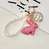 Llavero de Cadena de Perlas de Conejito Pequeño con Incrustaciones de Diamantes de Arcilla Cerámica Transfronterizo Adorno de Colgante de Coche de Moda Colgante Pequeño de Bolso con Diamantes Completos Exquisitos