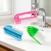 Puesto de venta en tienda Yiwu de 2 yuanes, suministros para el hogar, limpieza de cocina, descontaminación con mango de plástico de color, cepillo para zapatos y ropa.