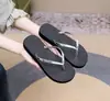 Chanclas de cuña cruzada con tira fina de PU, nuevas de verano, para mujer, moda, sandalias simples para playa, zapatillas antideslizantes para exteriores