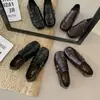 Sapatos rasos de couro estilo britânico para mulheres, nova coleção de outono, incrivelmente estilosos e populares, sapatilhas Mary Jane, perfeitos para ir ao trabalho e para o dia a dia
