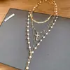 Nuevo collar con colgante de cruz incrustado de diamantes y perlas de estilo europeo y americano, cadena para la clavícula simple y moderna transfronteriza, joyería de lujo ligero